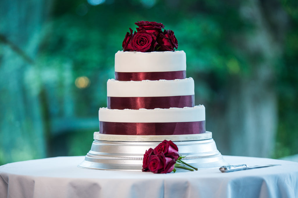 Cake Decorated with Black Bacarra Roses - XOXO Florist Aberdeen