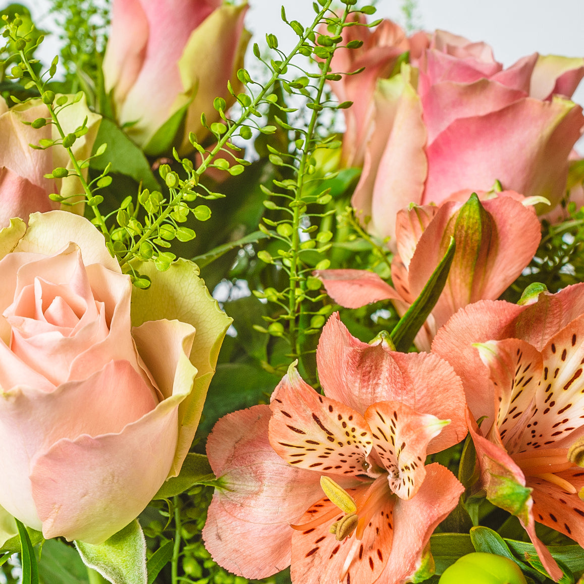 The PEACHES Bouquet | XOXO Florist Aberdeen, Scotland