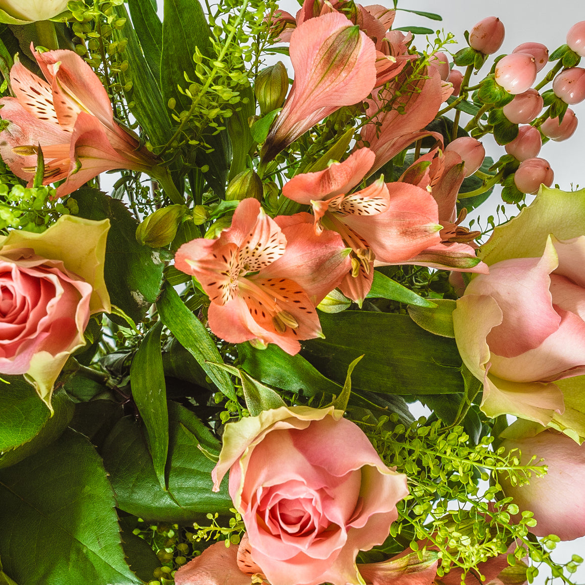 The PEACHES Bouquet | XOXO Florist Aberdeen, Scotland