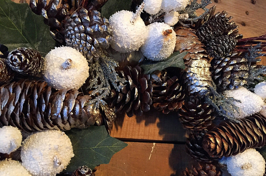 White Snow Wreath