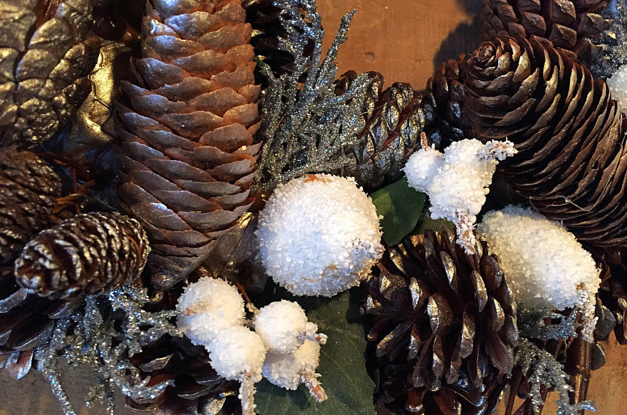 White Snow Wreath