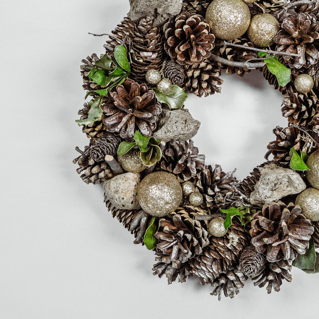 Silver Bauble & Stones Wreath