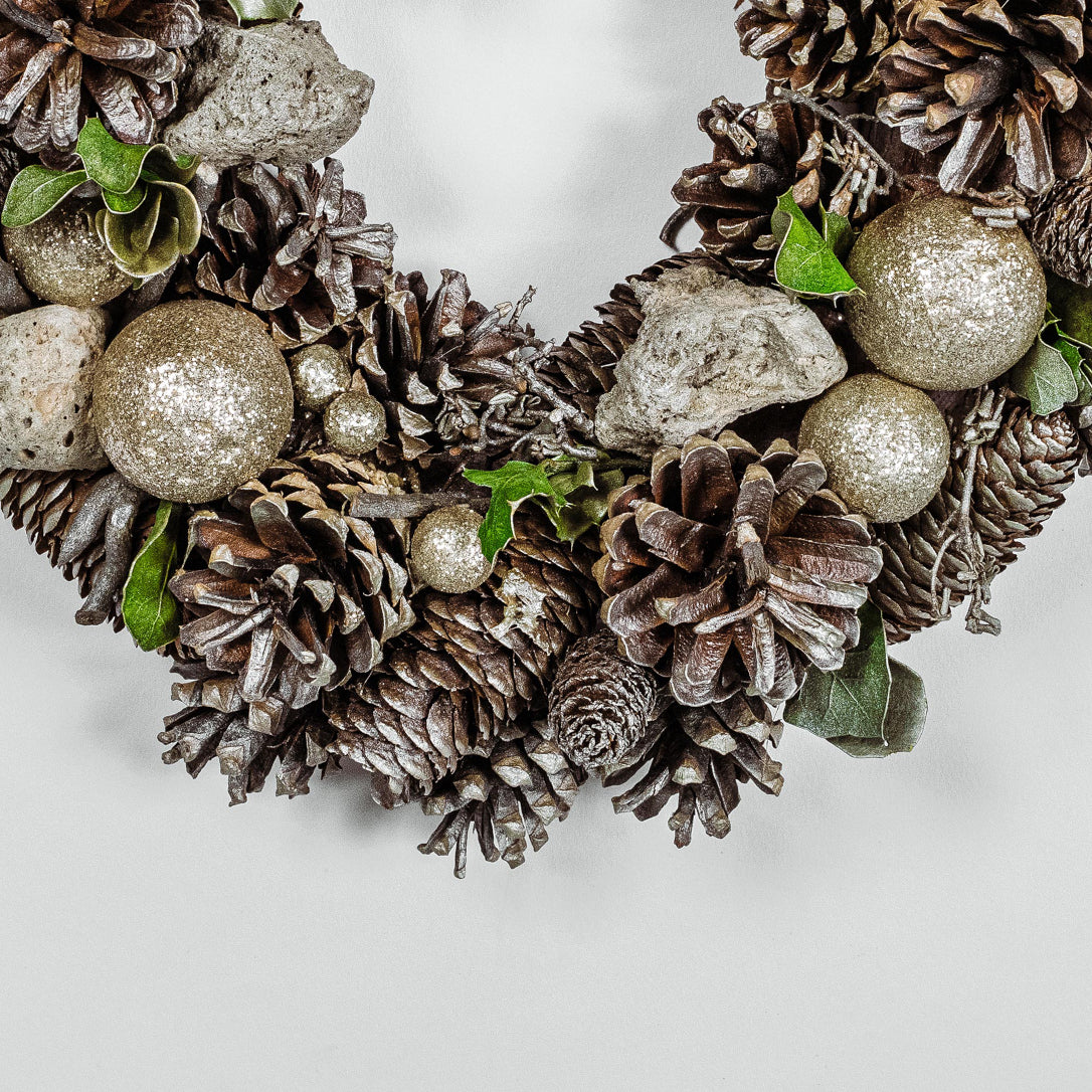 Silver Bauble & Stones Wreath